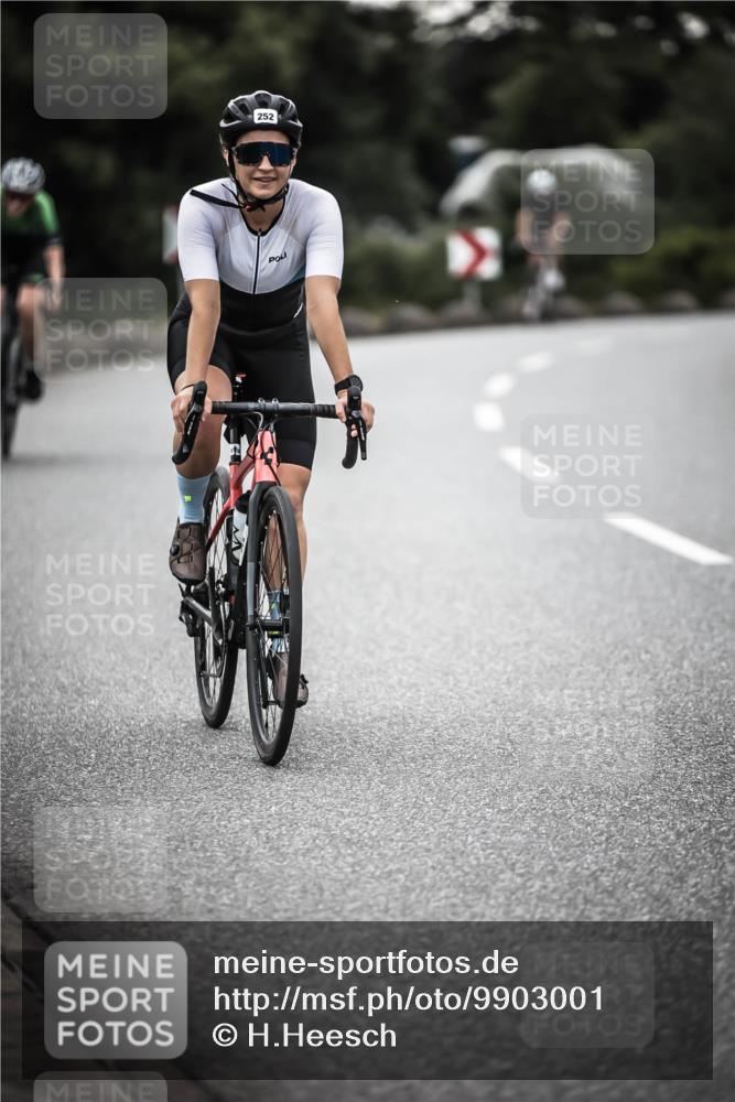 21.06.2026 - 29. Vierlanden-Triathlon H.Heesch http://msf.ph/oto/9903001 21.06.2026 10:05:44 Radfahren 133, 252, 259, 363 meine-sportfotos.de