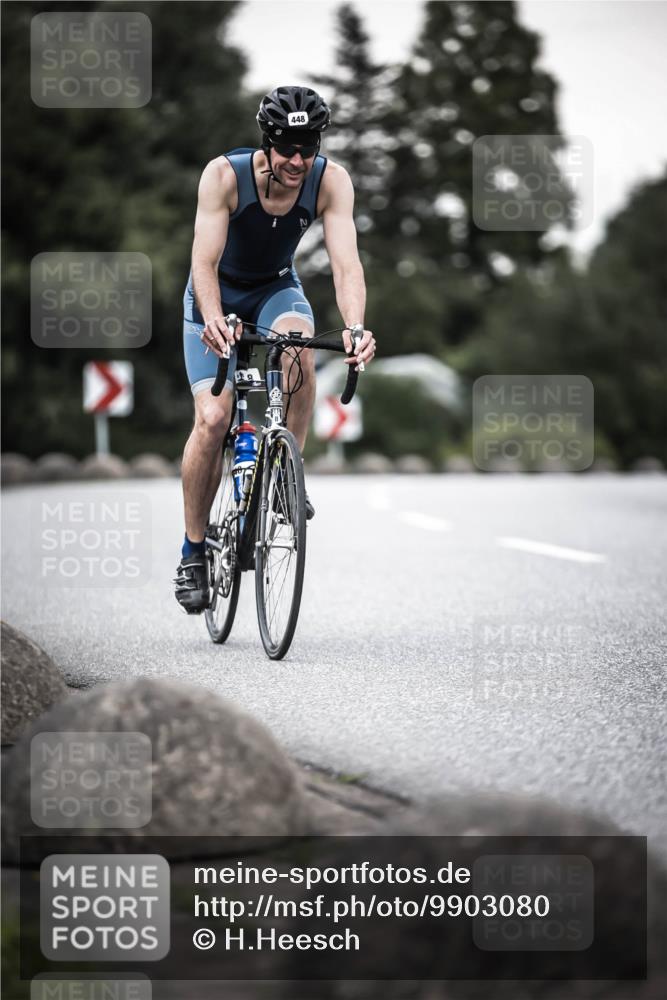 21.06.2026 - 29. Vierlanden-Triathlon H.Heesch http://msf.ph/oto/9903080 21.06.2026 10:15:26 Radfahren 49, 127, 172, 193, 240, 448, 1354 meine-sportfotos.de