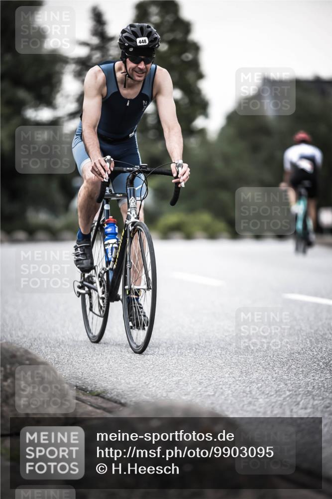 21.06.2026 - 29. Vierlanden-Triathlon H.Heesch http://msf.ph/oto/9903095 21.06.2026 10:15:26 Radfahren 49, 127, 172, 193, 240, 448, 1354 meine-sportfotos.de