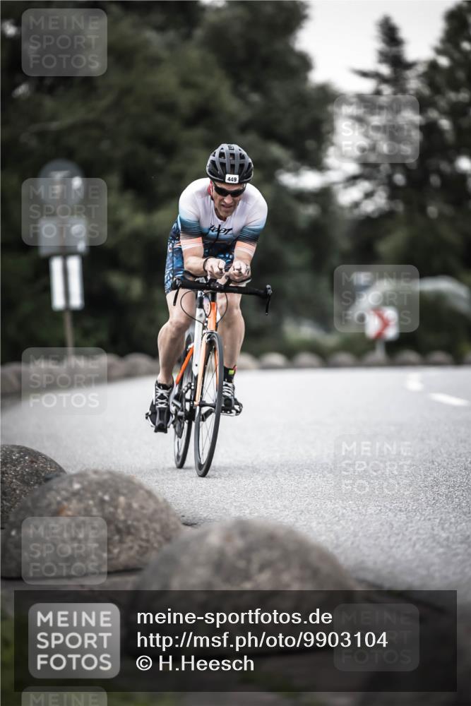 21.06.2026 - 29. Vierlanden-Triathlon H.Heesch http://msf.ph/oto/9903104 21.06.2026 10:15:40 Radfahren 98, 231, 397, 449, 467 meine-sportfotos.de
