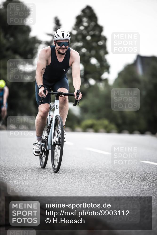 21.06.2026 - 29. Vierlanden-Triathlon H.Heesch http://msf.ph/oto/9903112 21.06.2026 10:07:07 Radfahren 83, 344, 348 meine-sportfotos.de