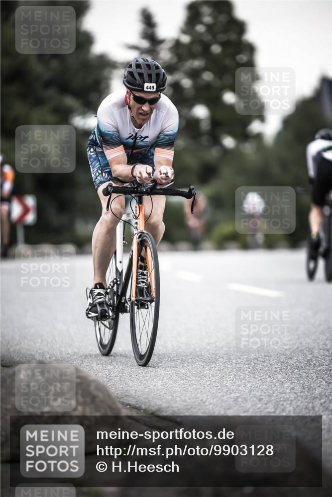 21.06.2026 - 29. Vierlanden-Triathlon H.Heesch http://msf.ph/oto/9903128 21.06.2026 10:15:40 Radfahren 98, 231, 397, 449, 467 meine-sportfotos.de