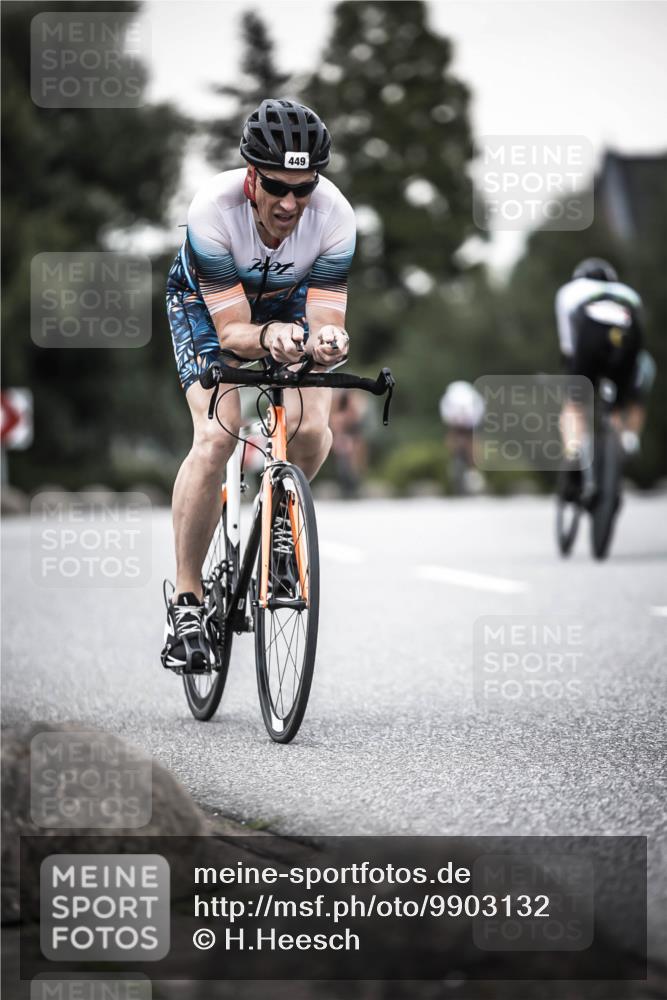 21.06.2026 - 29. Vierlanden-Triathlon H.Heesch http://msf.ph/oto/9903132 21.06.2026 10:15:40 Radfahren 98, 231, 397, 449, 467 meine-sportfotos.de