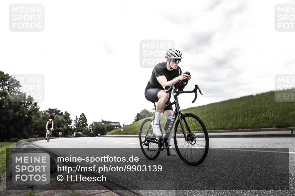 21.06.2026 - 29. Vierlanden-Triathlon H.Heesch http://msf.ph/oto/9903139 21.06.2026 10:04:22 Radfahren 75, 90, 260, 324, 350, 379 meine-sportfotos.de