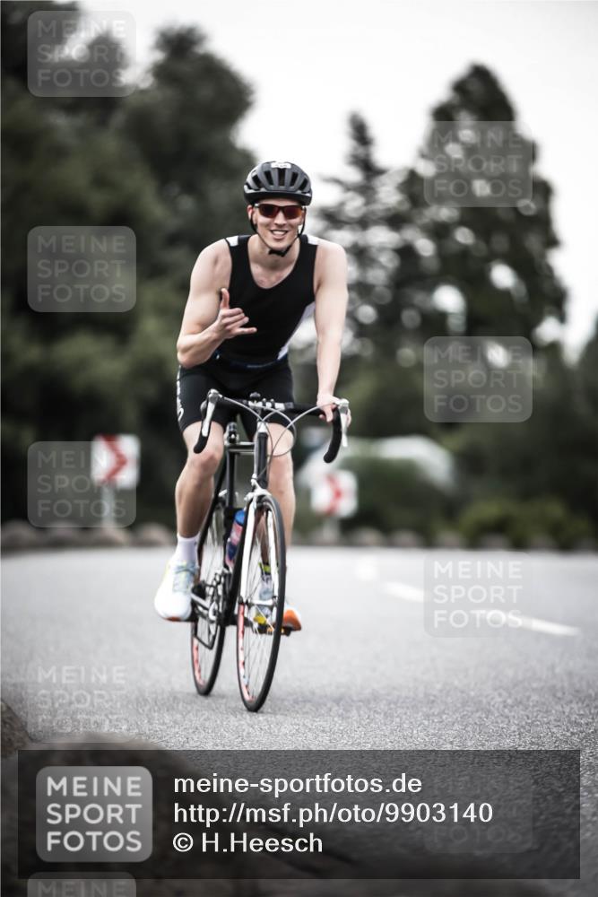 21.06.2026 - 29. Vierlanden-Triathlon H.Heesch http://msf.ph/oto/9903140 21.06.2026 10:07:41 Radfahren 23, 105, 111, 216, 279, 336 meine-sportfotos.de