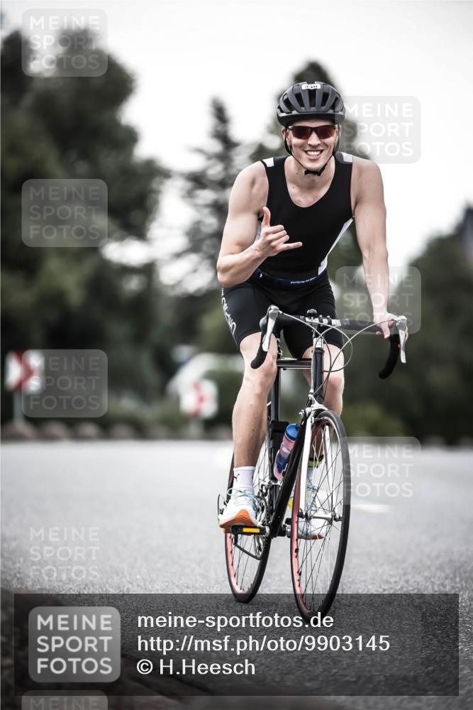 21.06.2026 - 29. Vierlanden-Triathlon H.Heesch http://msf.ph/oto/9903145 21.06.2026 10:07:41 Radfahren 23, 105, 111, 216, 279, 336 meine-sportfotos.de