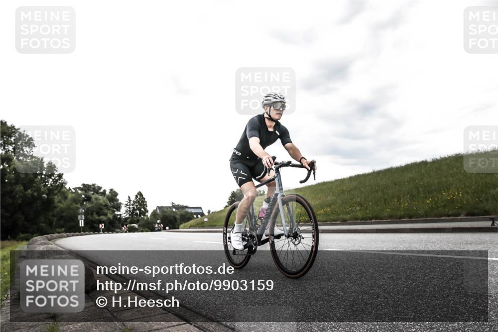21.06.2026 - 29. Vierlanden-Triathlon H.Heesch http://msf.ph/oto/9903159 21.06.2026 10:04:40 Radfahren 235, 389 meine-sportfotos.de
