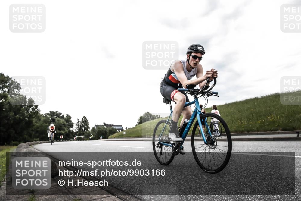 21.06.2026 - 29. Vierlanden-Triathlon H.Heesch http://msf.ph/oto/9903166 21.06.2026 10:04:49 Radfahren 86, 307, 329, 365 meine-sportfotos.de