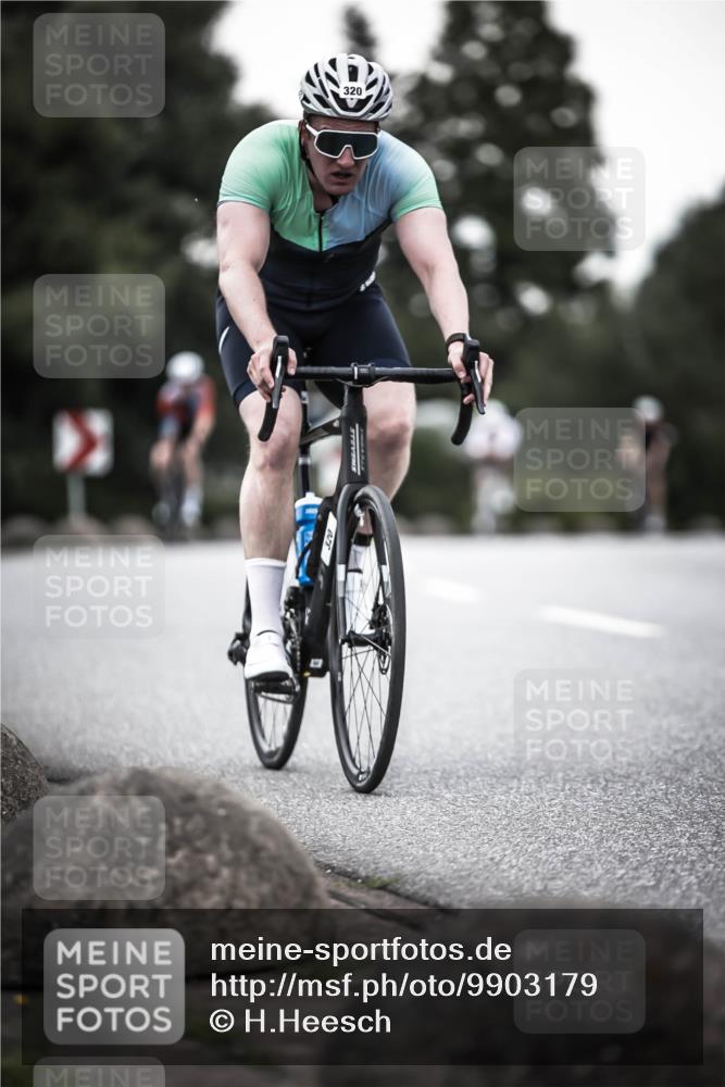 21.06.2026 - 29. Vierlanden-Triathlon H.Heesch http://msf.ph/oto/9903179 21.06.2026 10:07:57 Radfahren 7, 59, 104, 220, 305, 320, 334 meine-sportfotos.de