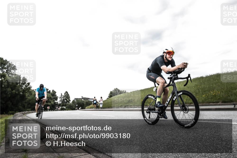21.06.2026 - 29. Vierlanden-Triathlon H.Heesch http://msf.ph/oto/9903180 21.06.2026 10:04:59 Radfahren 292, 332, 352 meine-sportfotos.de