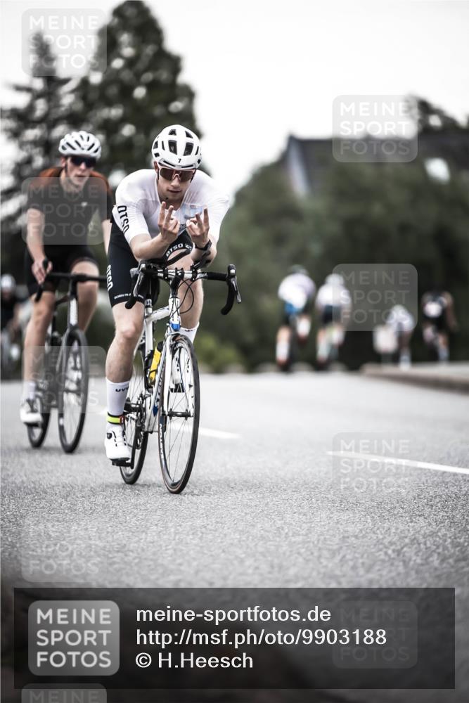 21.06.2026 - 29. Vierlanden-Triathlon H.Heesch http://msf.ph/oto/9903188 21.06.2026 10:08:03 Radfahren 7, 80, 305, 334, 371 meine-sportfotos.de