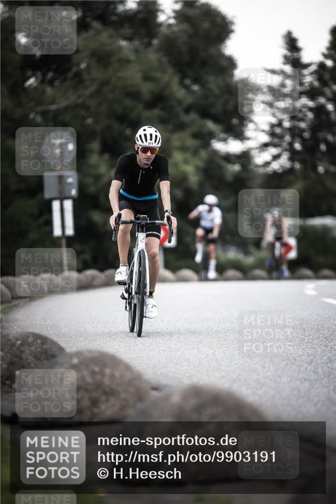 21.06.2026 - 29. Vierlanden-Triathlon H.Heesch http://msf.ph/oto/9903191 21.06.2026 10:08:07 Radfahren 38, 80, 305, 371, 373 meine-sportfotos.de
