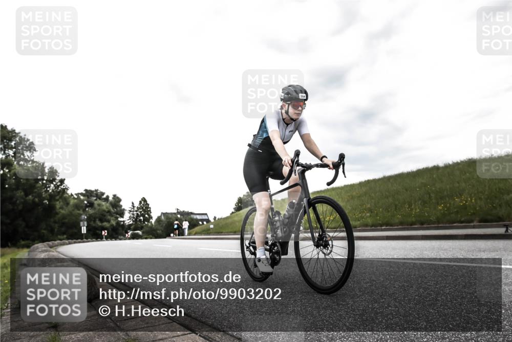 21.06.2026 - 29. Vierlanden-Triathlon H.Heesch http://msf.ph/oto/9903202 21.06.2026 10:05:11 Radfahren 264, 275, 323, 326 meine-sportfotos.de