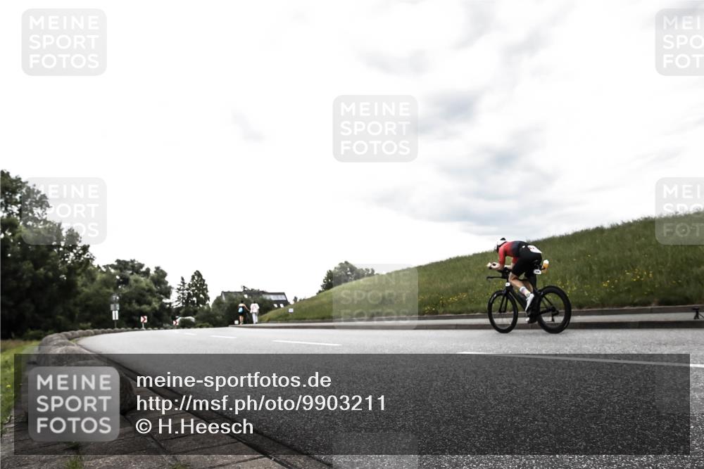 21.06.2026 - 29. Vierlanden-Triathlon H.Heesch http://msf.ph/oto/9903211 21.06.2026 10:05:11 Radfahren 264, 275, 323, 326 meine-sportfotos.de