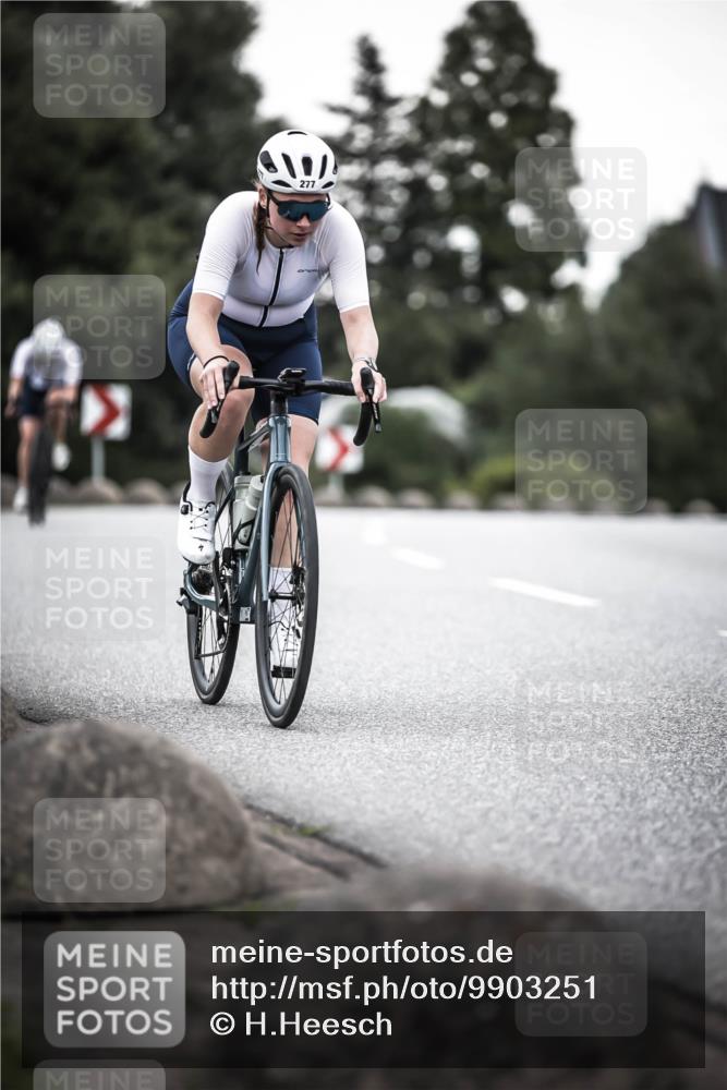 21.06.2026 - 29. Vierlanden-Triathlon H.Heesch http://msf.ph/oto/9903251 21.06.2026 10:08:48 Radfahren 30, 212, 269, 277 meine-sportfotos.de