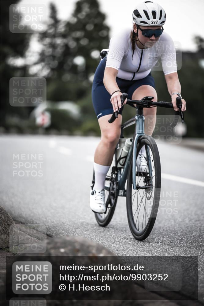 21.06.2026 - 29. Vierlanden-Triathlon H.Heesch http://msf.ph/oto/9903252 21.06.2026 10:08:48 Radfahren 30, 212, 269, 277 meine-sportfotos.de