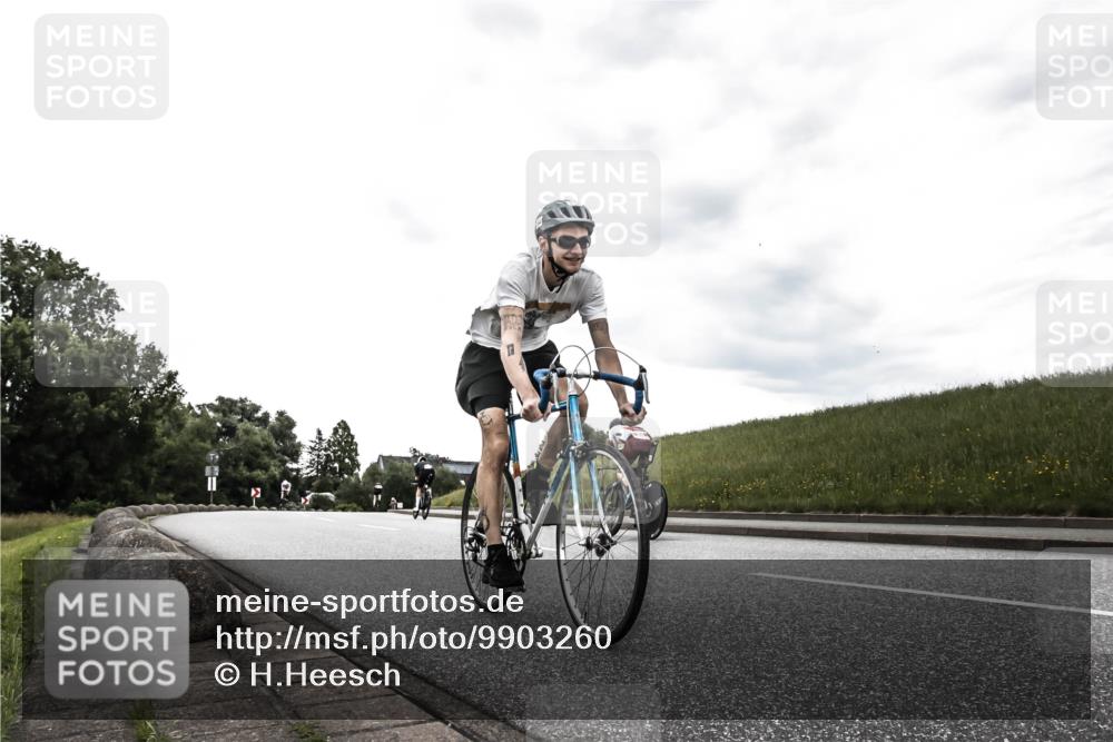 21.06.2026 - 29. Vierlanden-Triathlon H.Heesch http://msf.ph/oto/9903260 21.06.2026 10:06:19 Radfahren 354 meine-sportfotos.de