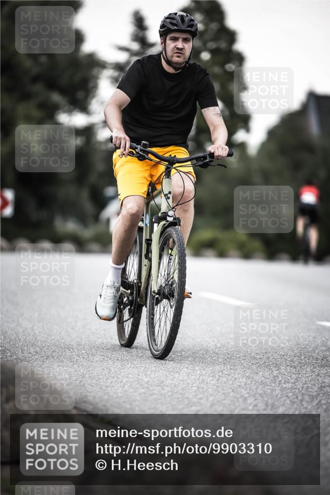 21.06.2026 - 29. Vierlanden-Triathlon H.Heesch http://msf.ph/oto/9903310 21.06.2026 10:10:30 Radfahren 3, 163, 230, 356 meine-sportfotos.de