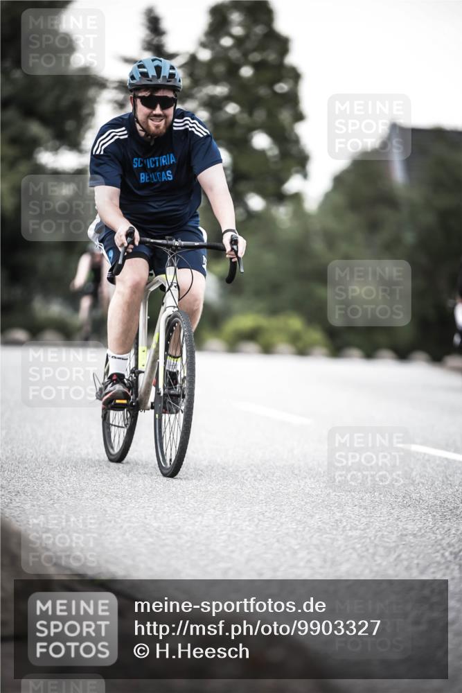 21.06.2026 - 29. Vierlanden-Triathlon H.Heesch http://msf.ph/oto/9903327 21.06.2026 10:11:19 Radfahren 325, 338 meine-sportfotos.de