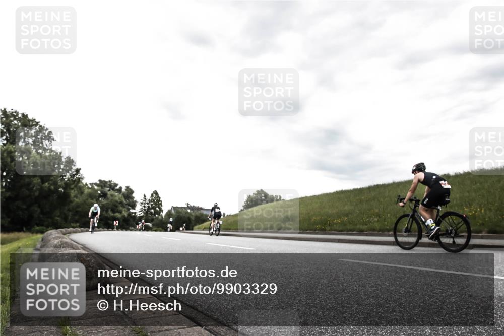 21.06.2026 - 29. Vierlanden-Triathlon H.Heesch http://msf.ph/oto/9903329 21.06.2026 10:07:54 Radfahren 50, 104, 167, 220, 320 meine-sportfotos.de
