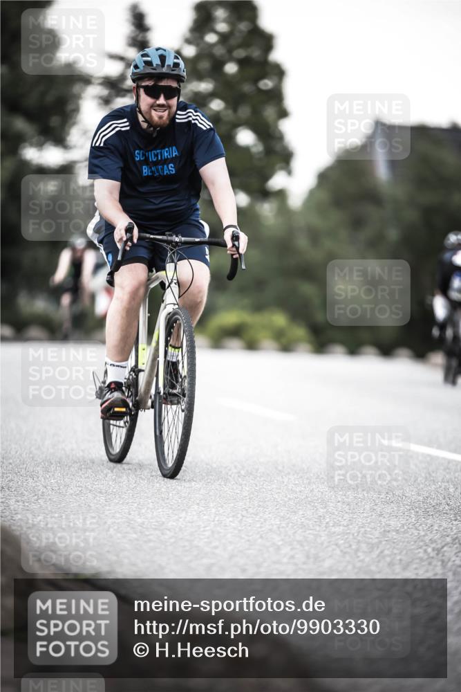 21.06.2026 - 29. Vierlanden-Triathlon H.Heesch http://msf.ph/oto/9903330 21.06.2026 10:11:19 Radfahren 325, 338 meine-sportfotos.de