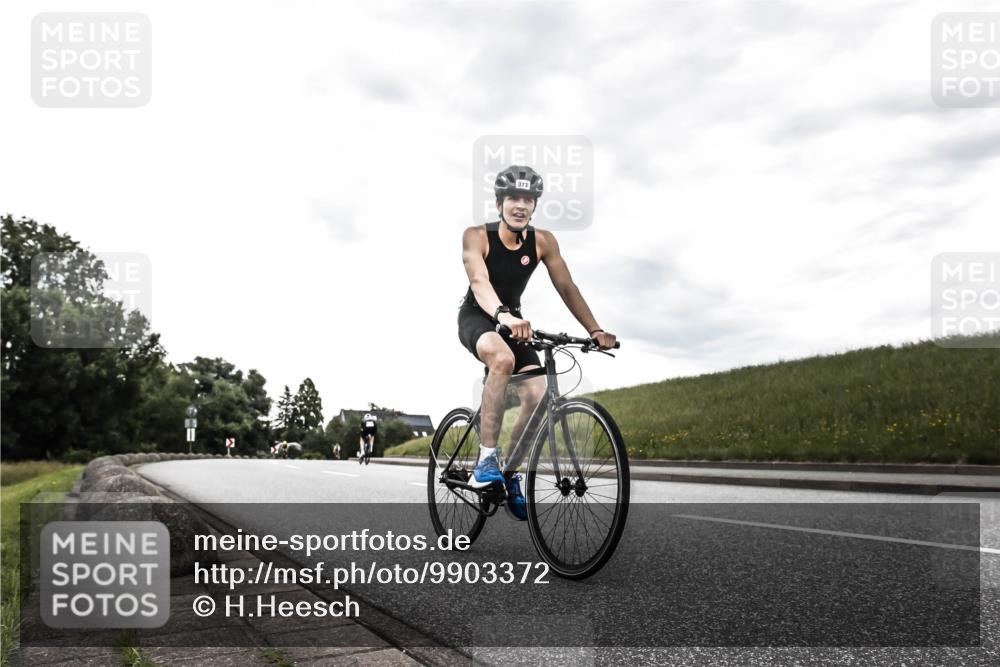 21.06.2026 - 29. Vierlanden-Triathlon H.Heesch http://msf.ph/oto/9903372 21.06.2026 10:08:14 Radfahren 38, 373 meine-sportfotos.de