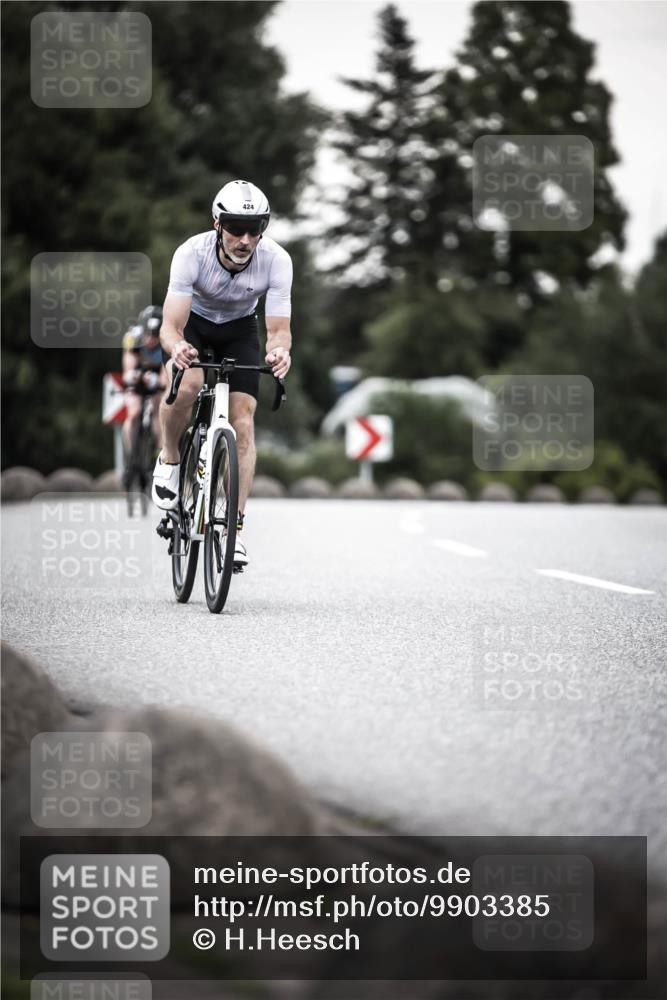 21.06.2026 - 29. Vierlanden-Triathlon H.Heesch http://msf.ph/oto/9903385 21.06.2026 10:15:07 Radfahren 23, 129, 156, 424 meine-sportfotos.de