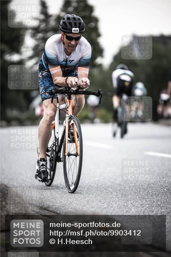 21.06.2026 - 29. Vierlanden-Triathlon H.Heesch http://msf.ph/oto/9903412 21.06.2026 10:15:40 Radfahren 98, 231, 397, 449, 467 meine-sportfotos.de