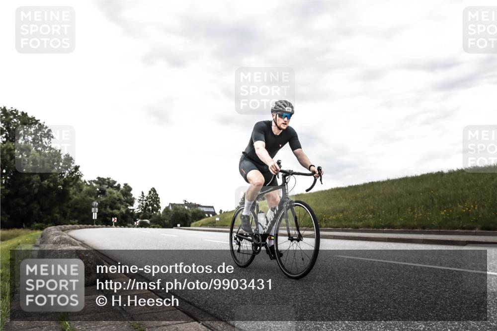 21.06.2026 - 29. Vierlanden-Triathlon H.Heesch http://msf.ph/oto/9903431 21.06.2026 10:09:25 Radfahren 25, 153, 191, 303 meine-sportfotos.de