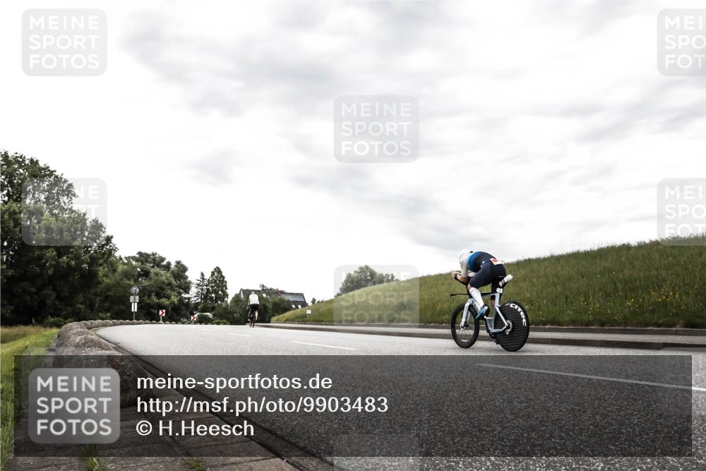 21.06.2026 - 29. Vierlanden-Triathlon H.Heesch http://msf.ph/oto/9903483 21.06.2026 10:10:40 Radfahren 290 meine-sportfotos.de
