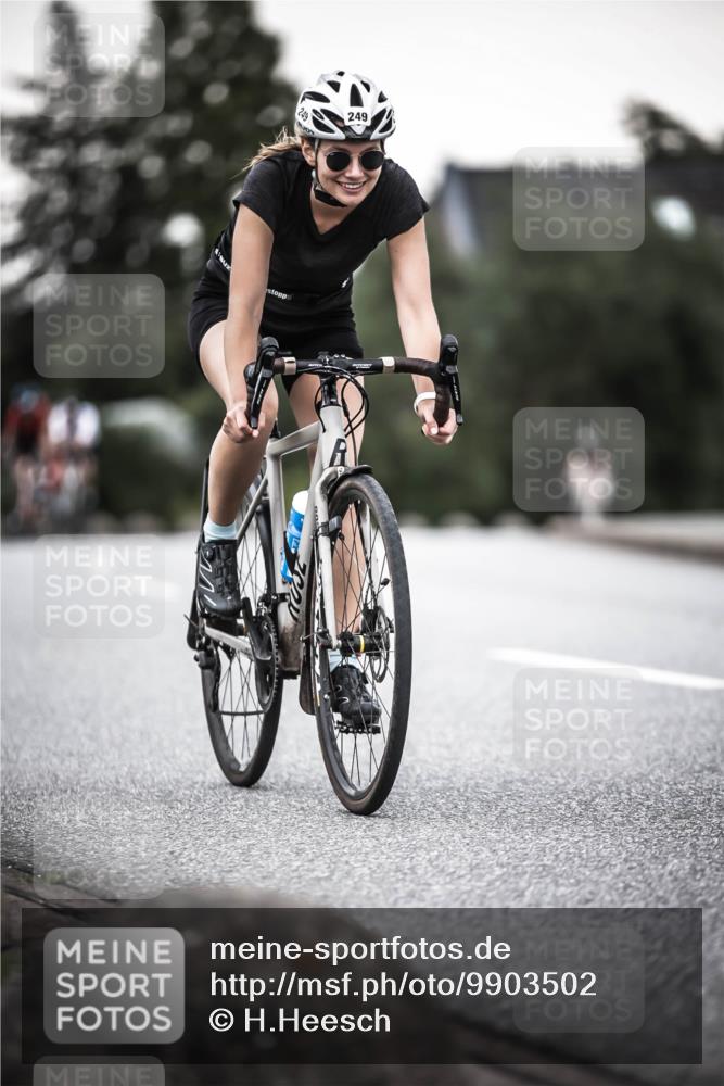 21.06.2026 - 29. Vierlanden-Triathlon H.Heesch http://msf.ph/oto/9903502 21.06.2026 10:16:27 Radfahren 83, 249, 392, 409, 473 meine-sportfotos.de