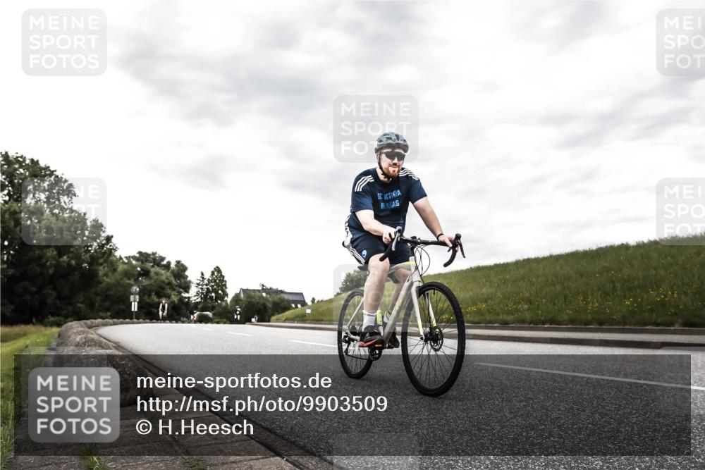 21.06.2026 - 29. Vierlanden-Triathlon H.Heesch http://msf.ph/oto/9903509 21.06.2026 10:11:21 Radfahren 325 meine-sportfotos.de