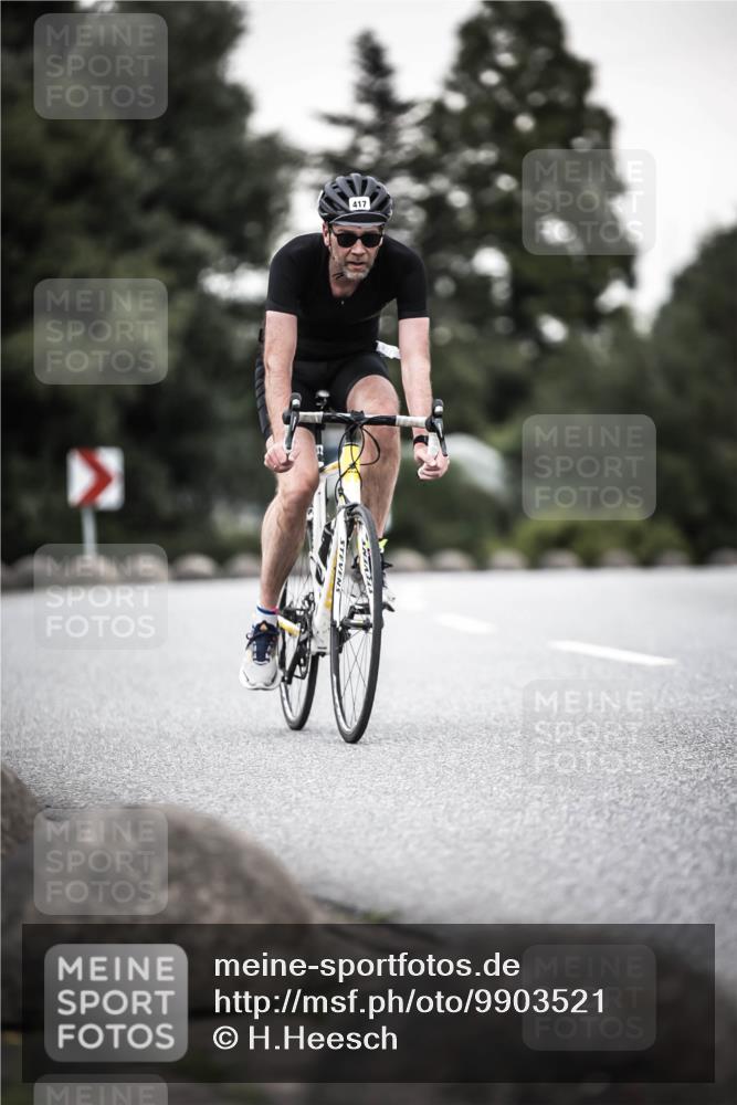 21.06.2026 - 29. Vierlanden-Triathlon H.Heesch http://msf.ph/oto/9903521 21.06.2026 10:16:35 Radfahren 32, 83, 101, 114, 392, 409, 417 meine-sportfotos.de