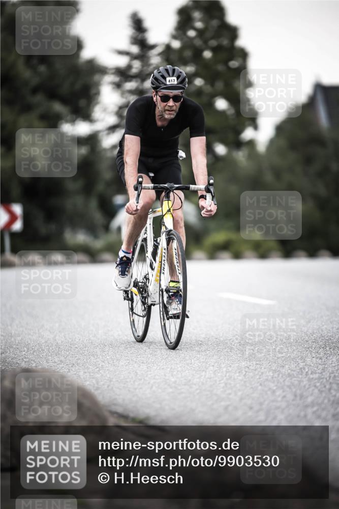 21.06.2026 - 29. Vierlanden-Triathlon H.Heesch http://msf.ph/oto/9903530 21.06.2026 10:16:35 Radfahren 32, 83, 101, 114, 392, 409, 417 meine-sportfotos.de