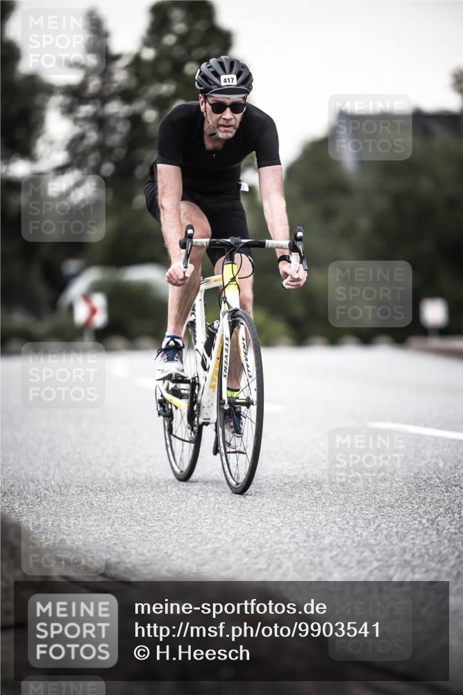 21.06.2026 - 29. Vierlanden-Triathlon H.Heesch http://msf.ph/oto/9903541 21.06.2026 10:16:35 Radfahren 32, 83, 101, 114, 392, 409, 417 meine-sportfotos.de