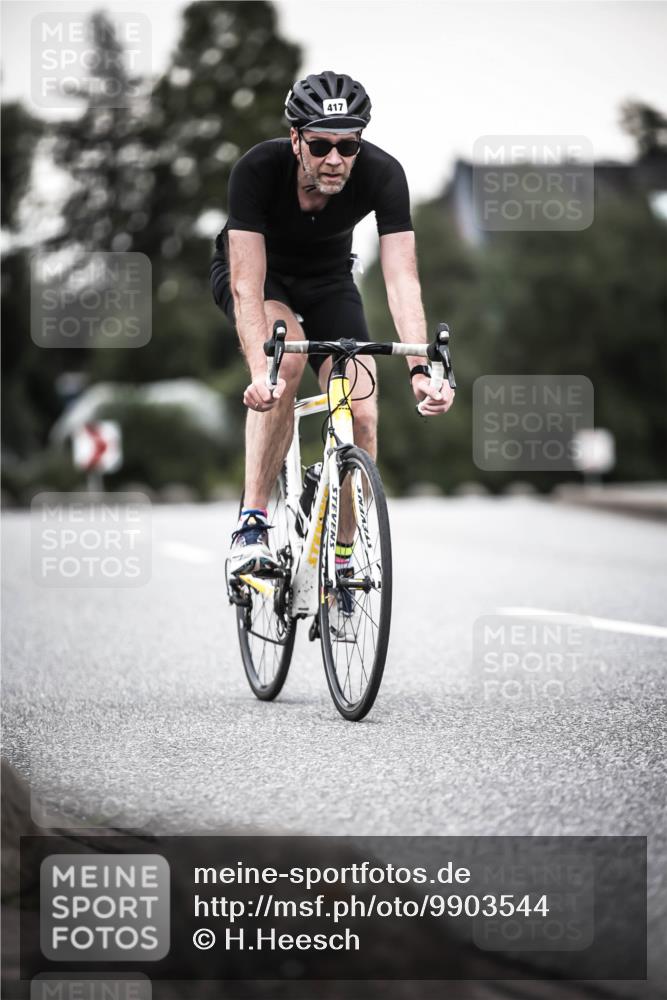 21.06.2026 - 29. Vierlanden-Triathlon H.Heesch http://msf.ph/oto/9903544 21.06.2026 10:16:35 Radfahren 32, 83, 101, 114, 392, 409, 417 meine-sportfotos.de