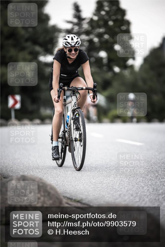 21.06.2026 - 29. Vierlanden-Triathlon H.Heesch http://msf.ph/oto/9903579 21.06.2026 10:16:26 Radfahren 83, 249, 392, 409, 468, 473 meine-sportfotos.de