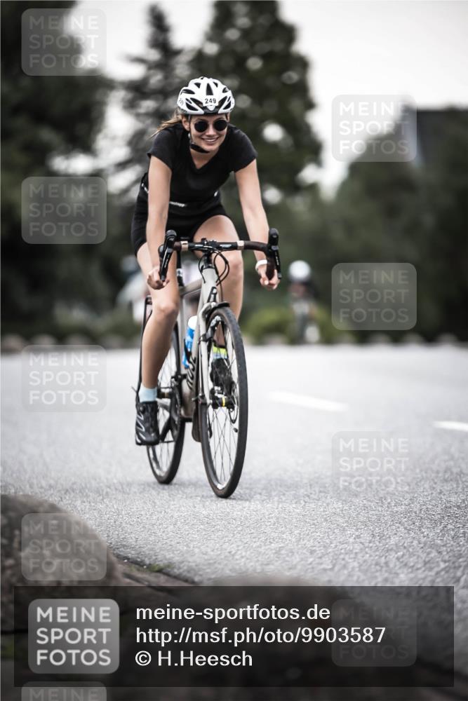 21.06.2026 - 29. Vierlanden-Triathlon H.Heesch http://msf.ph/oto/9903587 21.06.2026 10:16:26 Radfahren 83, 249, 392, 409, 468, 473 meine-sportfotos.de