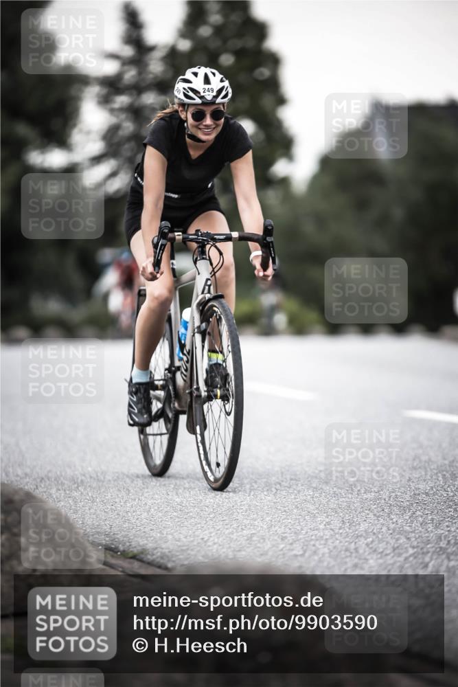 21.06.2026 - 29. Vierlanden-Triathlon H.Heesch http://msf.ph/oto/9903590 21.06.2026 10:16:27 Radfahren 83, 249, 392, 409, 473 meine-sportfotos.de