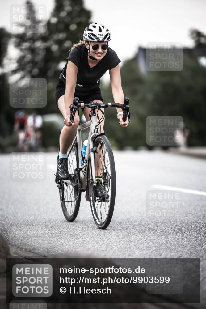 21.06.2026 - 29. Vierlanden-Triathlon H.Heesch http://msf.ph/oto/9903599 21.06.2026 10:16:27 Radfahren 83, 249, 392, 409, 473 meine-sportfotos.de