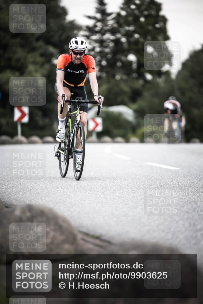 21.06.2026 - 29. Vierlanden-Triathlon H.Heesch http://msf.ph/oto/9903625 21.06.2026 10:17:48 Radfahren 3, 63, 428, 458, 471 meine-sportfotos.de