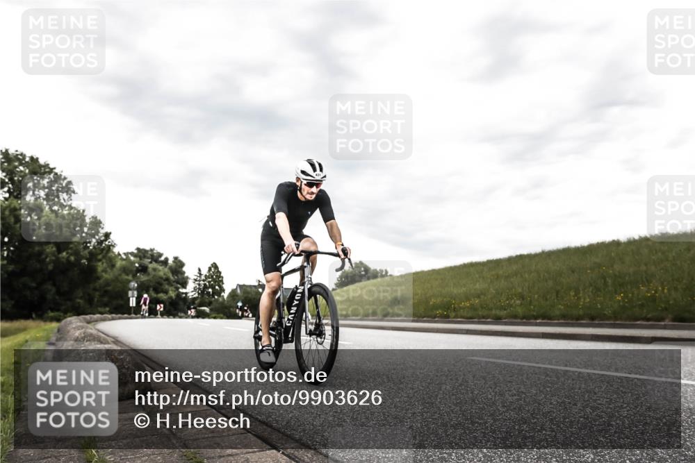 21.06.2026 - 29. Vierlanden-Triathlon H.Heesch http://msf.ph/oto/9903626 21.06.2026 10:13:21 Radfahren 126, 395, 431 meine-sportfotos.de
