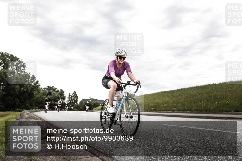 21.06.2026 - 29. Vierlanden-Triathlon H.Heesch http://msf.ph/oto/9903639 21.06.2026 10:13:26 Radfahren 9, 26, 90, 276 meine-sportfotos.de