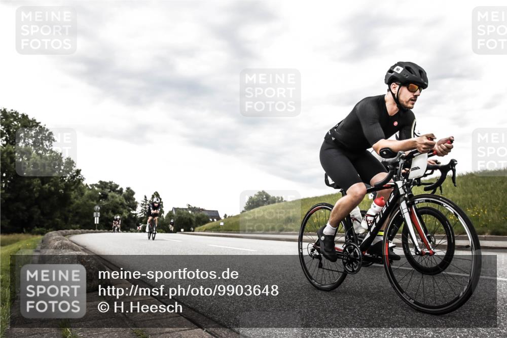 21.06.2026 - 29. Vierlanden-Triathlon H.Heesch http://msf.ph/oto/9903648 21.06.2026 10:13:28 Radfahren 9, 26, 75, 90, 276 meine-sportfotos.de