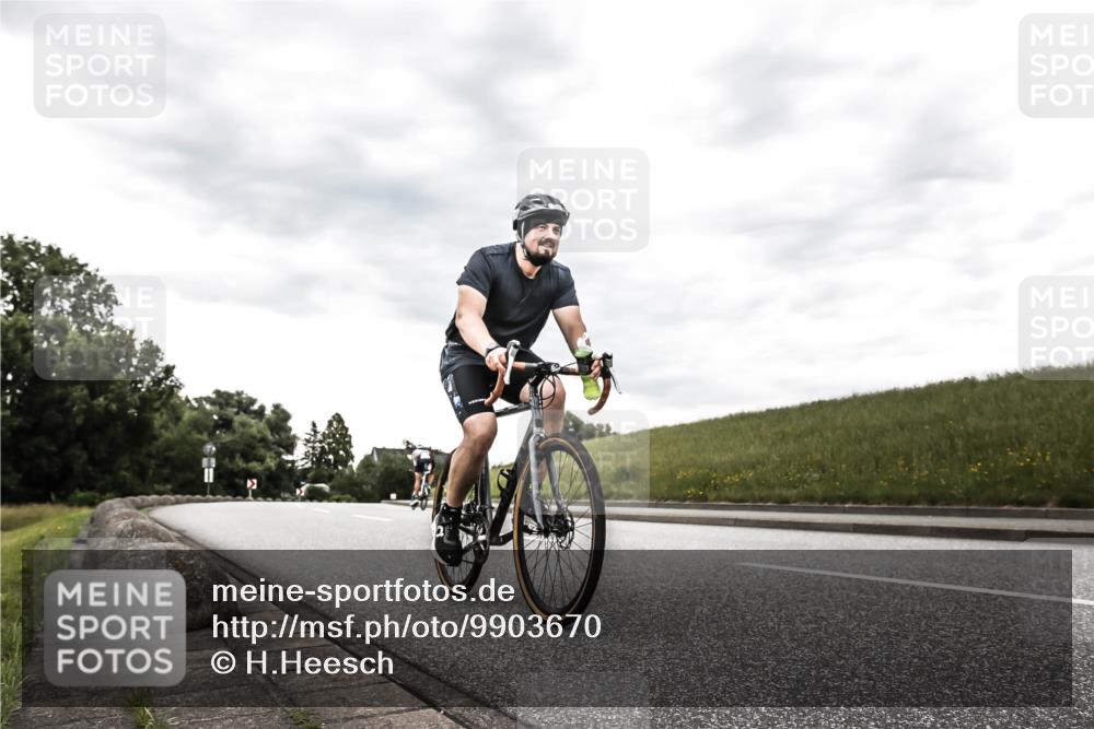 21.06.2026 - 29. Vierlanden-Triathlon H.Heesch http://msf.ph/oto/9903670 21.06.2026 10:13:58 Radfahren 330 meine-sportfotos.de