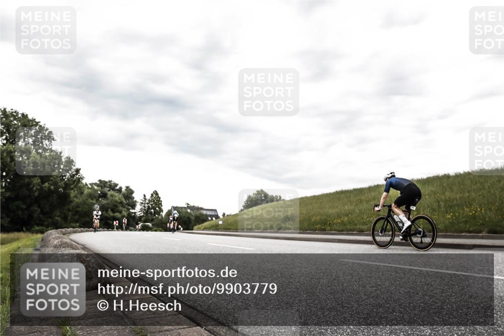 21.06.2026 - 29. Vierlanden-Triathlon H.Heesch http://msf.ph/oto/9903779 21.06.2026 10:15:38 Radfahren 98, 449 meine-sportfotos.de