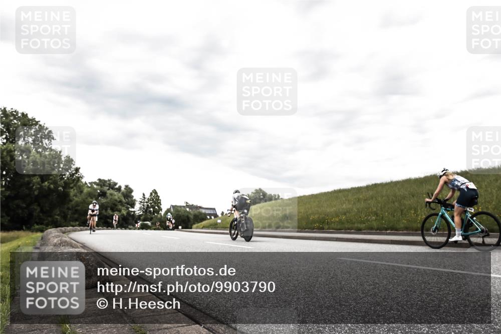 21.06.2026 - 29. Vierlanden-Triathlon H.Heesch http://msf.ph/oto/9903790 21.06.2026 10:15:39 Radfahren 98, 449, 467 meine-sportfotos.de