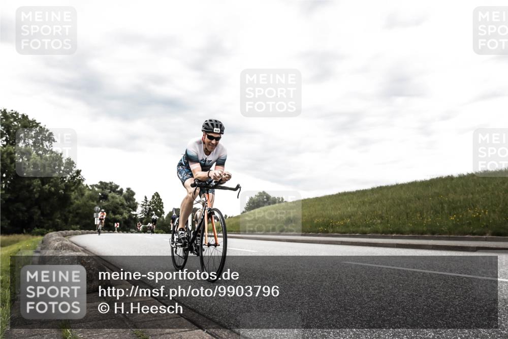21.06.2026 - 29. Vierlanden-Triathlon H.Heesch http://msf.ph/oto/9903796 21.06.2026 10:15:41 Radfahren 231, 449, 467 meine-sportfotos.de