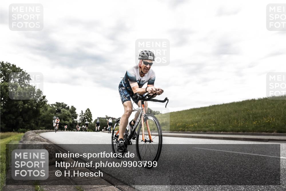 21.06.2026 - 29. Vierlanden-Triathlon H.Heesch http://msf.ph/oto/9903799 21.06.2026 10:15:41 Radfahren 231, 449, 467 meine-sportfotos.de