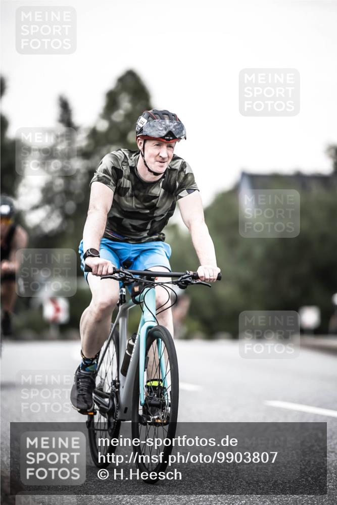21.06.2026 - 29. Vierlanden-Triathlon H.Heesch http://msf.ph/oto/9903807 21.06.2026 10:17:57 Radfahren 3, 64, 422, 444, 474, 477 meine-sportfotos.de